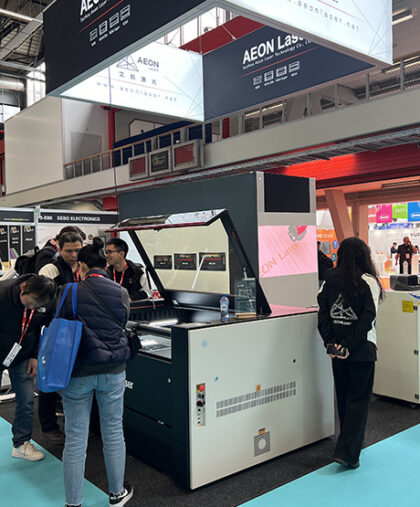 Fume extractor in exhibition